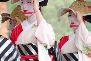 Hva kan man gjøre i Kyoto, Japan? En reiseguide til templer, geishaer og tradisjonell kunst i Kyoto.