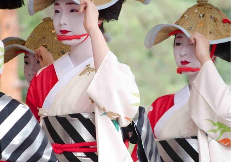 Hva kan man gjøre i Kyoto, Japan? En reiseguide til templer, geishaer og tradisjonell kunst i Kyoto.